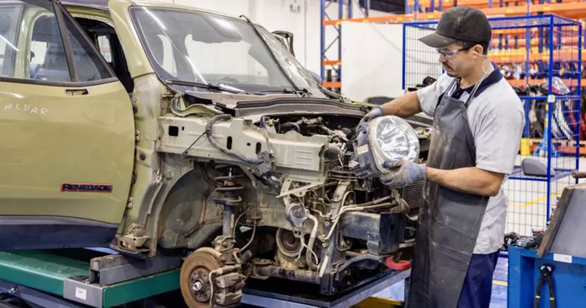 Demontaż pojazdu w zakładzie Circular AutoPeças