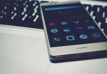 Huawei niespodziewanie doda; reklamę na ekranie ...