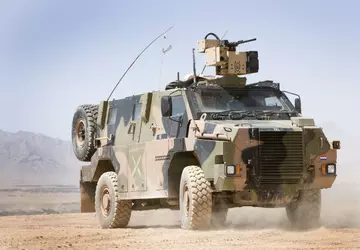 Australijski samochód pancerny Bushmaster ze zdalnie ...