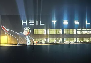 Nazistowski salut Muska został wyświetlony za ...