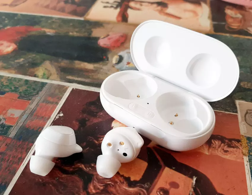 Przegląd Samsung Galaxy Buds +: miniaturowe słuchawki TWS z ładowaniem bezprzewodowym