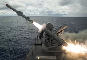 Pociski przeciwokrętowe Harpun, śmigłowce bojowe i ...