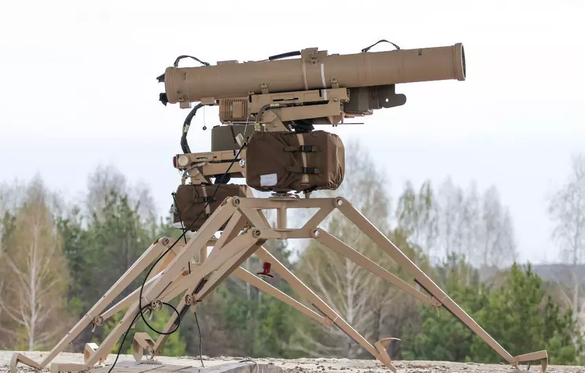 Siły Zbrojne Ukrainy przy pomocy ukraińskiego ppk "Stugna-P" zniszczyły magazyn rasistów (wideo)