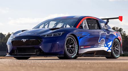Ford zaprezentował w pełni elektryczny prototyp NASCAR inspirowany Mustangiem Mach-E