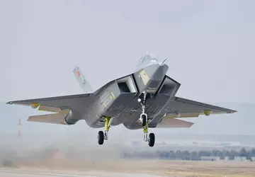 Turecki myśliwiec piątej generacji KAAN odbył ...