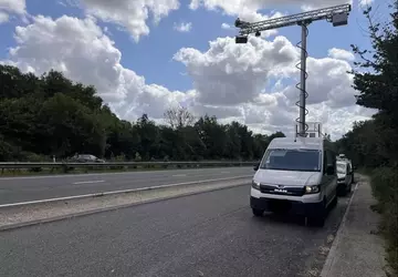 Brytyjska furgonetka policyjna ze sztuczną inteligencją ...