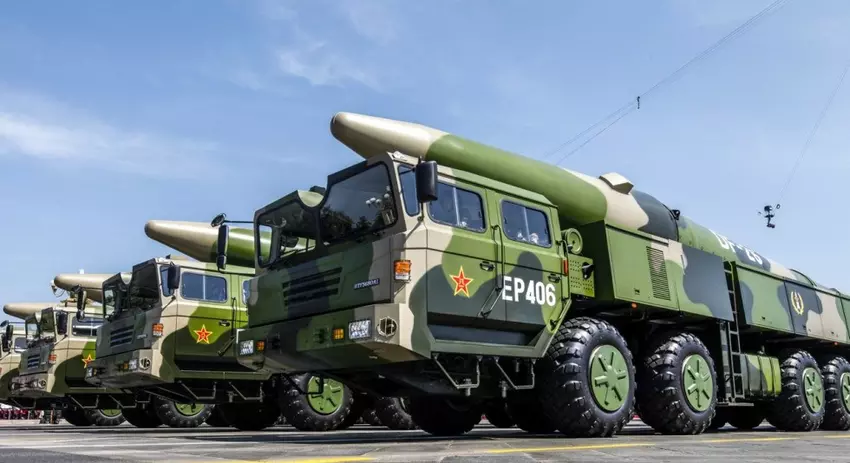 Chiny opracowały tajny hipersoniczny pocisk balistyczny Dongfeng-27 o zasięgu 8000 km i prędkości ponad 10 000 km/h, który ma zniszczyć amerykańskie bazy na Hawajach, Guam, Alasce i w Japonii.