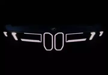 BMW pokazała podświetloną kratkę iX3 przed ...