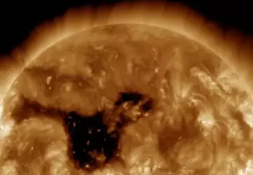 Na Słońcu odkryto ogromną dziurę koronalną ...