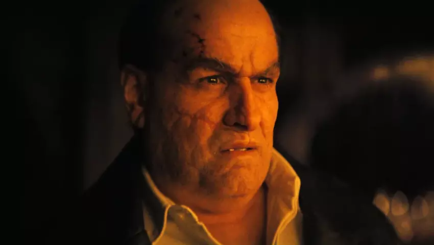 Ulice poznają jego imię: HBO ujawnia nowy plakat serialu Pingwin, pokazujący nocne Gotham w deszczu