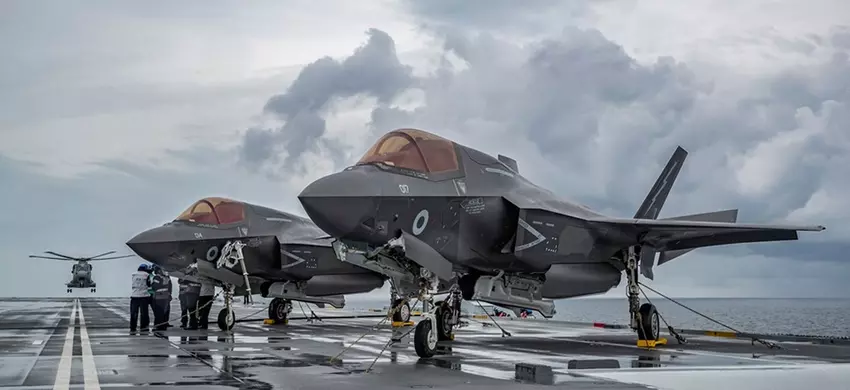 Brytyjski samolot myśliwski F-35B wart 85 mln funtów ląduje awaryjnie w Norfolk z powodu problemów technicznych