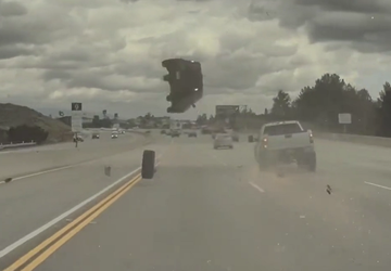 Autopilot Tesli unika zderzenia z latającą ...