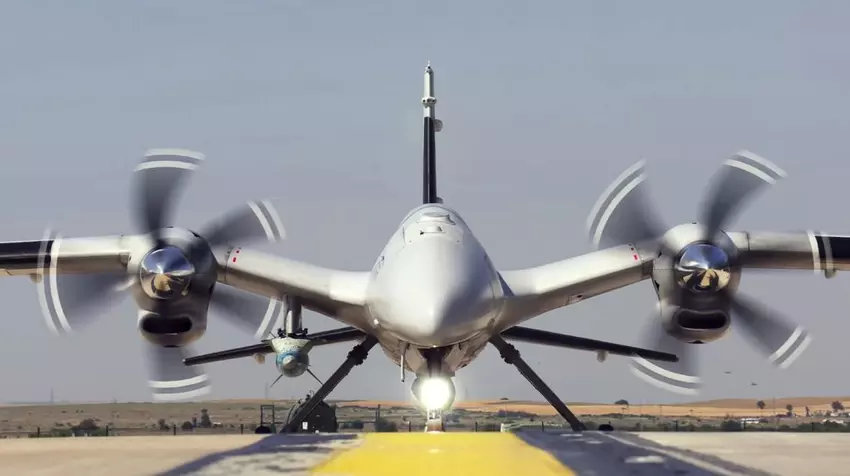 Bayraktar Akinci testuje bombę lotniczą MK-83 z zestawem naprowadzającym GÖKCE