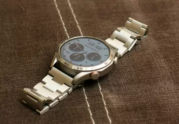 Metalowa obudowa i wyświetlacz AMOLED: recenzja ...