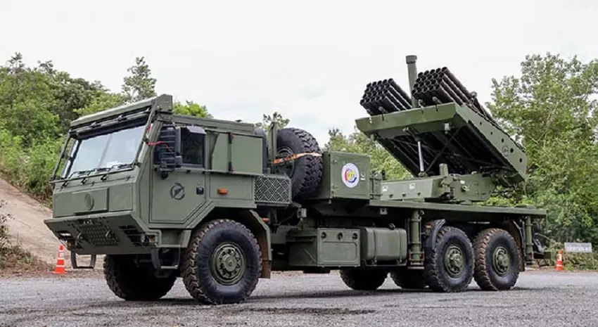 Tajlandia chce wykorzystać wyrzutnię rakiet D11A do wystrzeliwania dronów kamikadze SkyStriker.