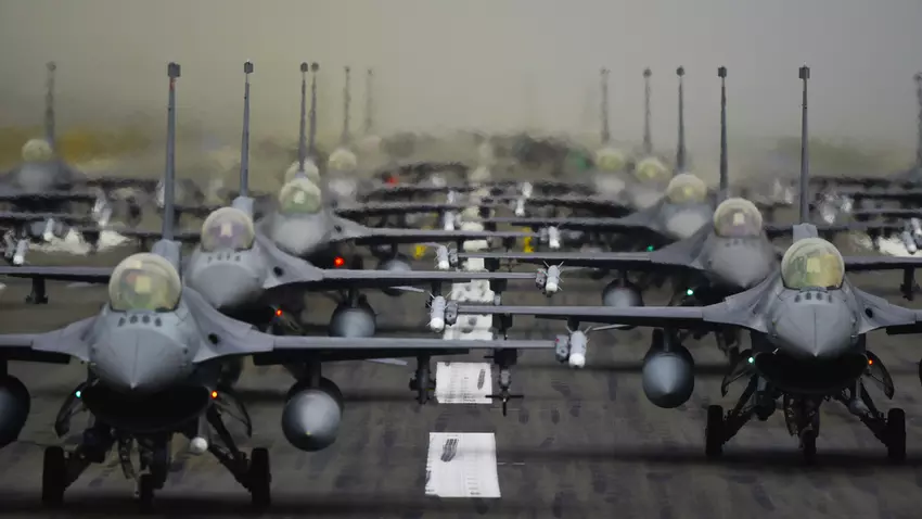 USA i sojusznicy już rozmawiają o przekazaniu Ukrainie odrzutowców i zaawansowanych systemów obrony powietrznej