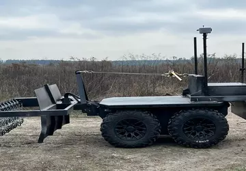 Bezzałogowy pojazd Ratel Deminer do rozminowywania ...