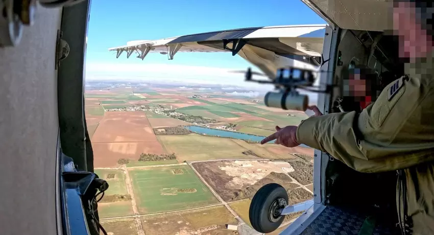 Francuskie wojsko eksperymentuje z wystrzeliwaniem dronów FPV z lekkich samolotów