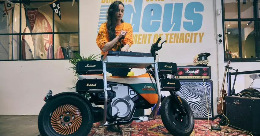 Deus Ex i BMW stworzyli elektryczny motocykl z konsolą DJ-ską, ale nie da się go kupić