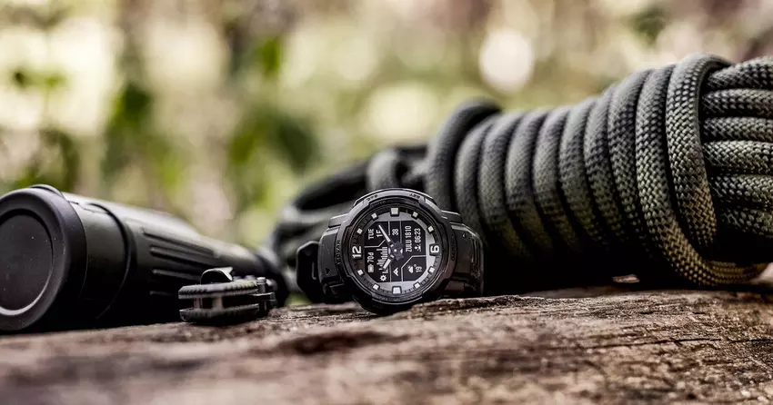 Garmin Instinct Grossover - hybrydowy smartwatch za 550 dolarów, który wytrzyma do 70 dni bez ładowania