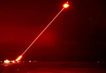 Trafia w monetę z odległości 1 ...