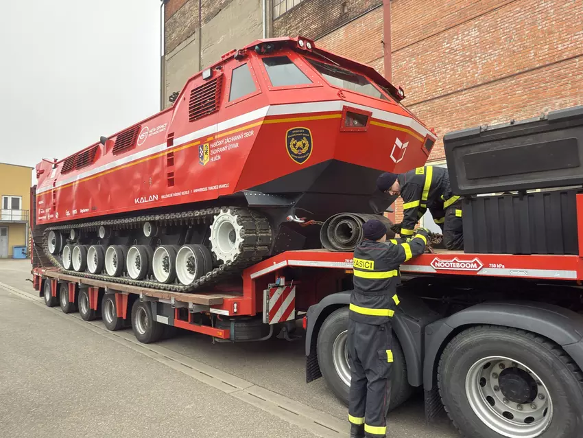 Republika Czeska testuje nowy pojazd amfibijny KALAN, który ma zastąpić radzieckie PTS-y