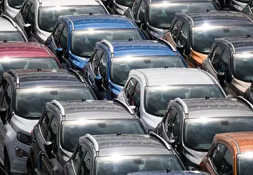 Tysiące samochodów utknęły w porcie UE ...