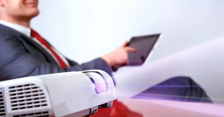 Najlepszy Przenośny Projektor do Prezentacji