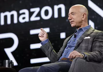 Jeff Bezos rezygnuje z funkcji prezesa ...