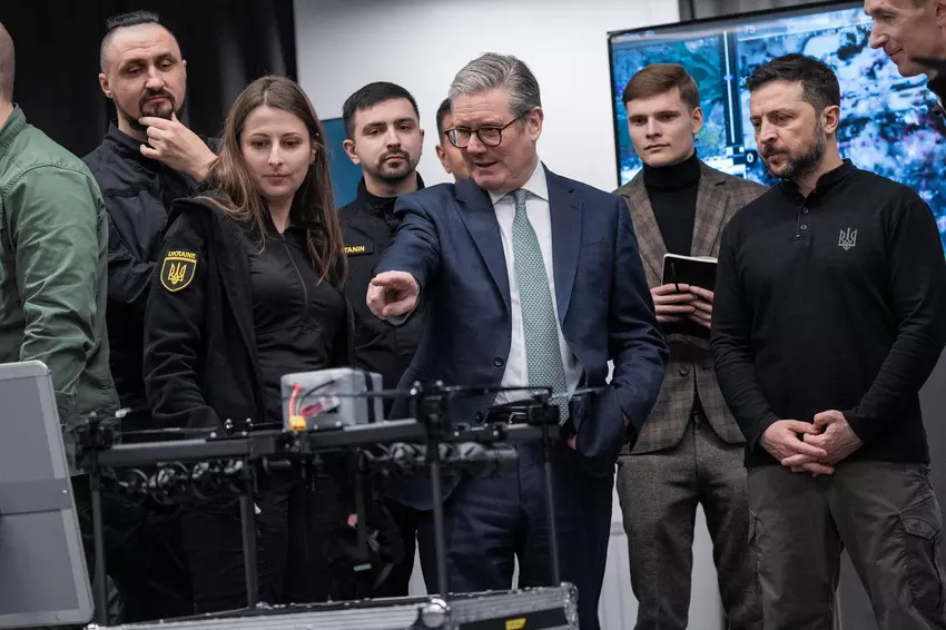 Dron bombowy. Ilustracja: German Smetanin