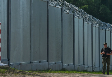 Rów przeciwczołgowy, drut kolczasty i okopy: ...