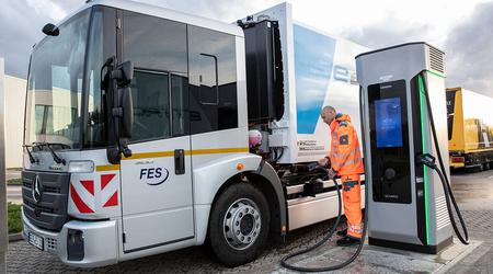 Mercedes-Benz zaczął używać regenerowanych baterii w elektrycznych ciężarówkach