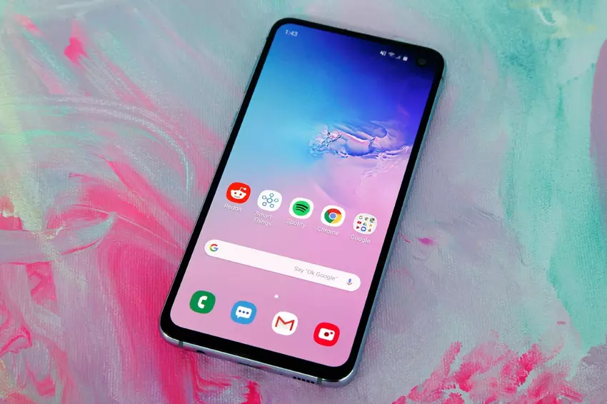 Ogłoszenie jest w pobliżu: budżetowy flagowy Samsung Galaxy S10 Lite przeszedł certyfikację w FCC