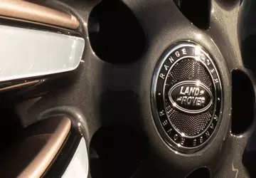 JLR zacznie montować opony Pirelli z ...