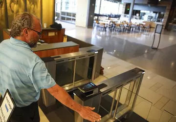 Amerykański uniwersytet instaluje biometryczne skanery dłoni, ...