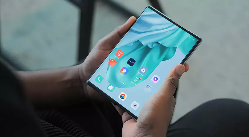 Dwa ekrany, procesor Snapdragon 888 i potrójny aparat 50 MP: w sieci pojawiły się specyfikacje składanego smartfona OPPO