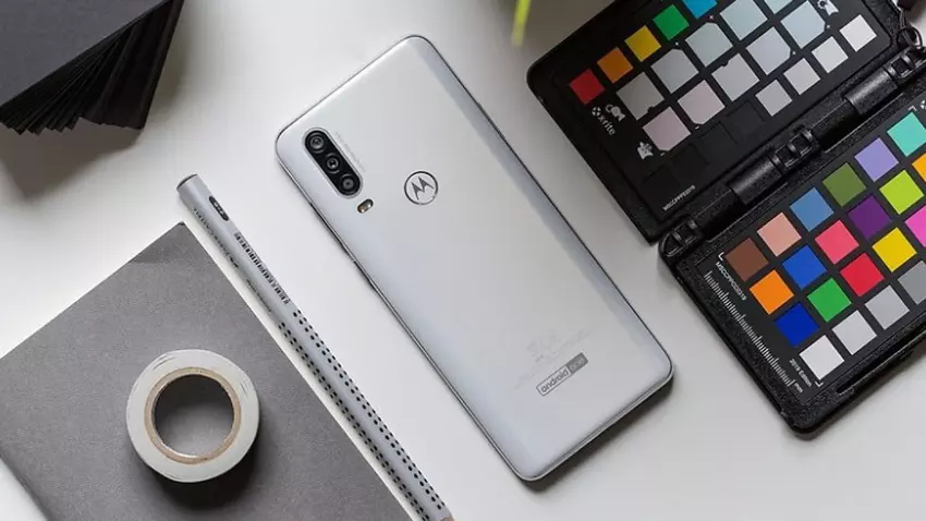 Motorola One Action: ekran kinowy i potrójna kamera akcji za 260 €