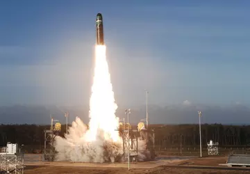 Polska pragnie uzyskać „jądrową parasolkę” zarówno ...