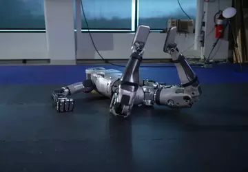 Humanoidalne roboty uczą się upadać