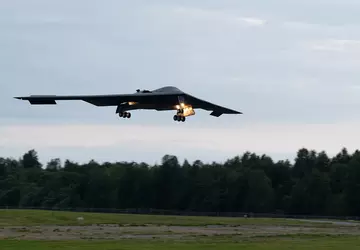 Bombowiec nuklearny B-2 Spirit przybył do ...