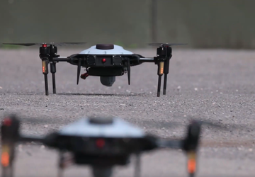 Armia brytyjska z powodzeniem rozmieściła rój ...