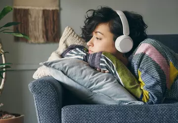 Sony WH-CH520 z baterią o żywotności ...