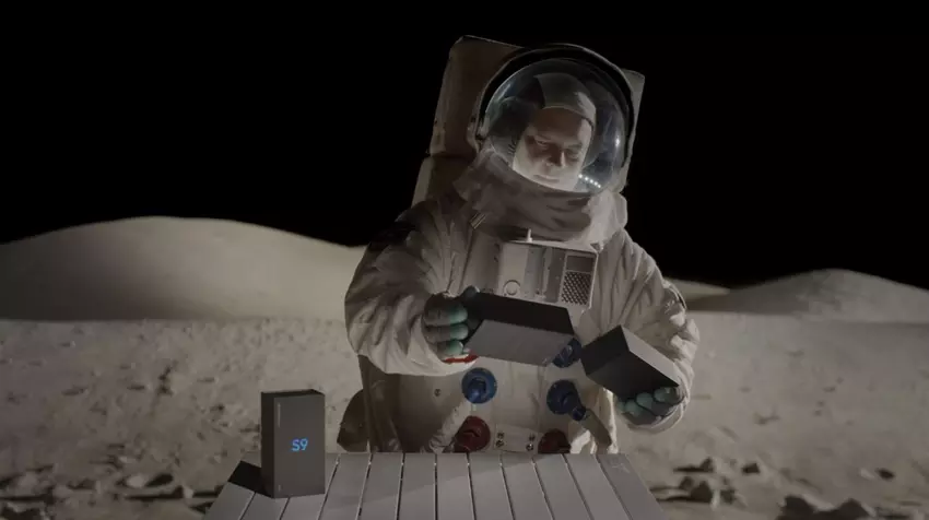 Samsung Galaxy S9 rozpakowany na Księżycu