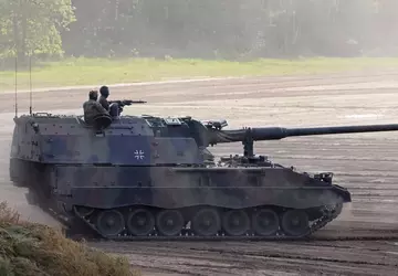 Media pokazały pierwszy film z haubicami ...