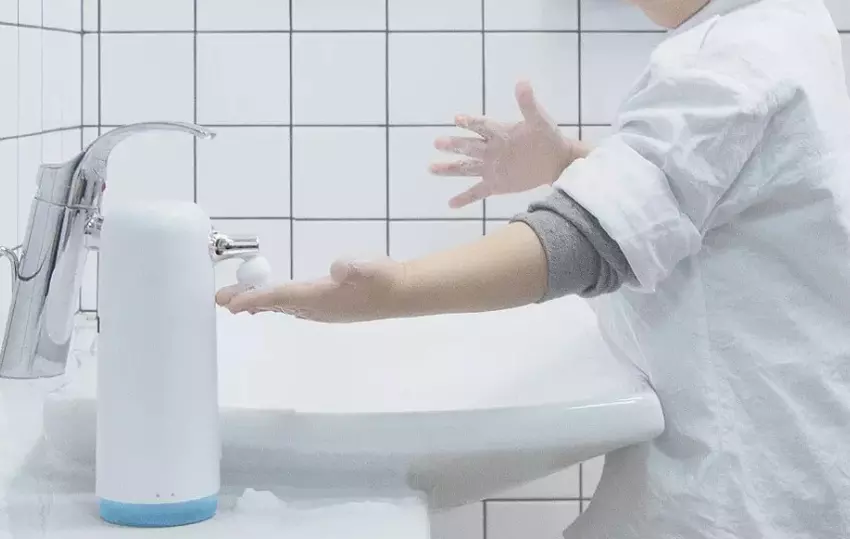 bezdotykowy dozownik mydła