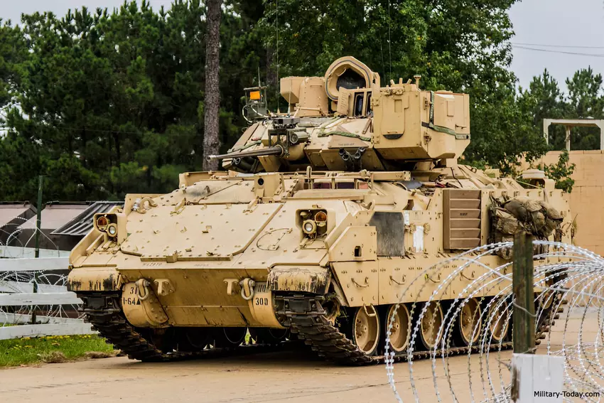 USA przekażą Ukrainie cztery specjalne pojazdy wsparcia ogniowego, oparte na M2 Bradley i zdolne do wykrywania celów oddalonych nawet o 20 km