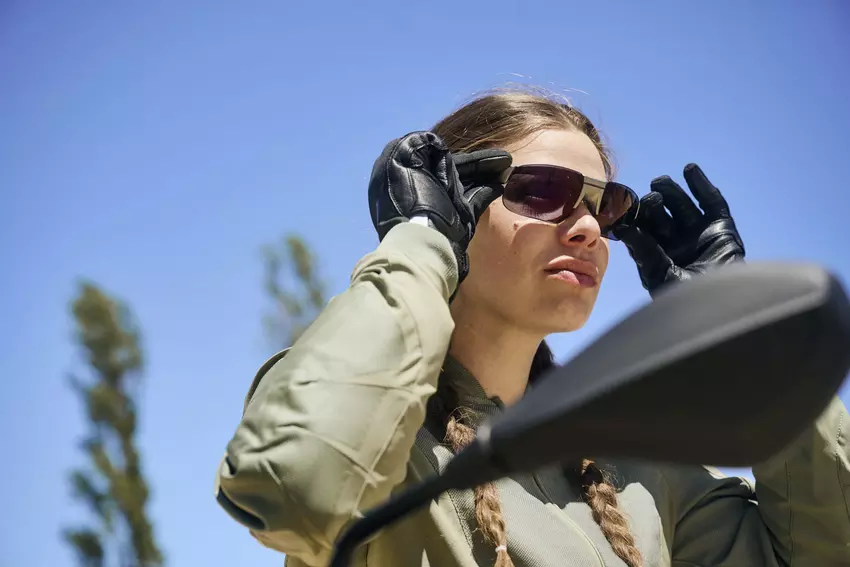 BMW wprowadza na rynek inteligentne okulary ConnectedRide dla rowerzystów za 690 euro