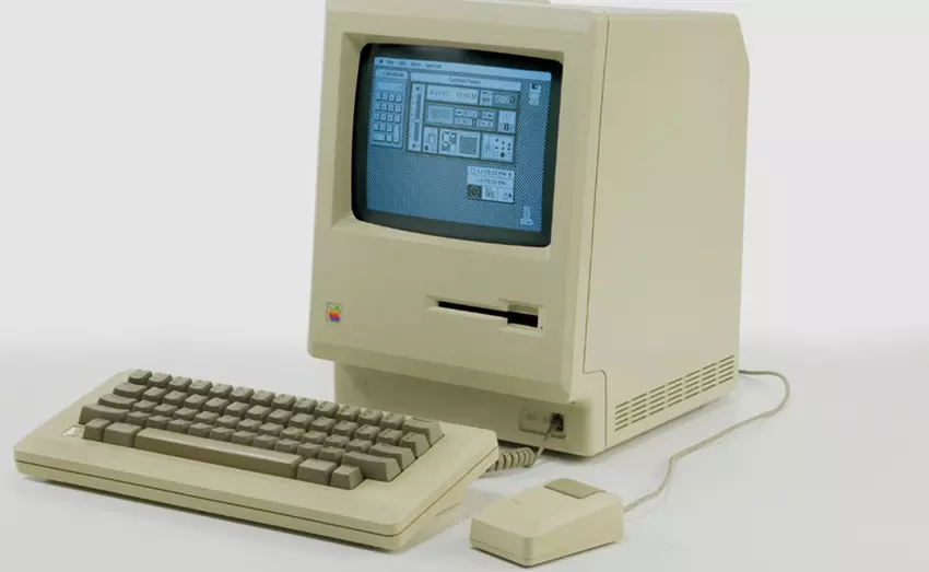 Macintosh z interfejsem graficznym i myszką