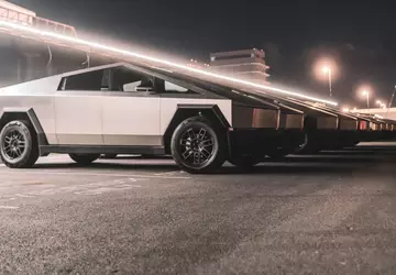 Elon Musk poprawia sprzedaż Cybertruck, sprzedając ...