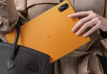 Honor pracuje na tablecie 8 z ...